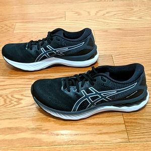 Women's Asics gel nimbus 23 size 9